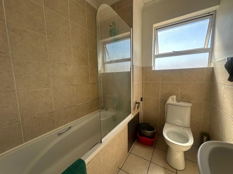 2 Bedroom Property for Sale in Sir Lowrys Pass Village Western Cape